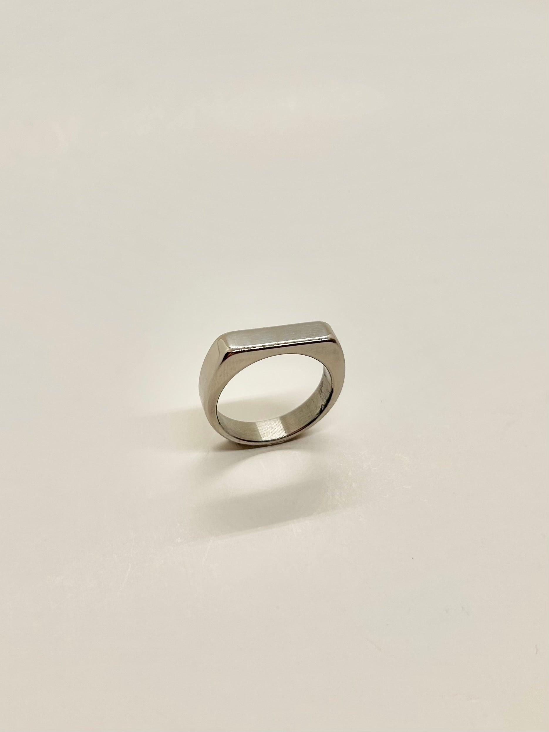 Signet ring